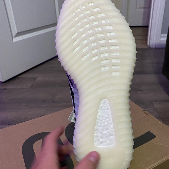 Yeezy Zebra 350 V2 Size 11 DS w/ StockX tags - Picture 6 of 10